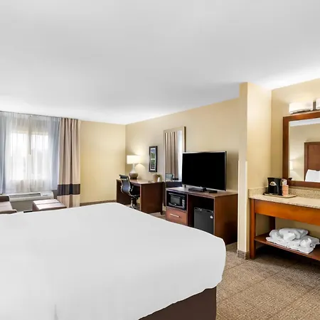 Comfort Inn & Suites Near University Of Wyoming