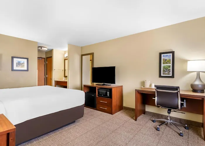 Comfort & Near Of Wyoming Hotel 4*