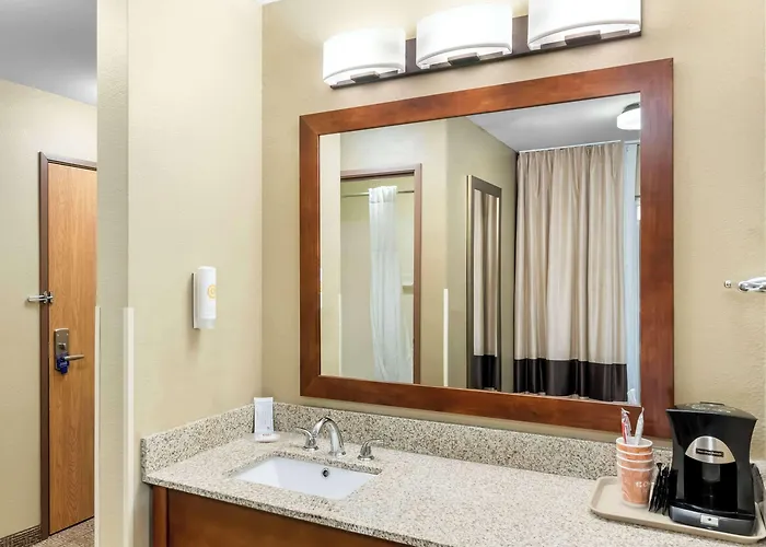 Hotel Comfort & Near Of Wyoming Laramie